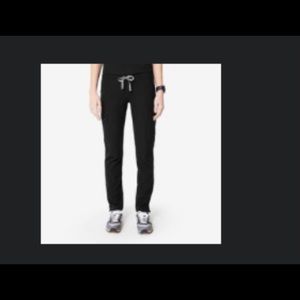 Figs scrub pants in Yola medium petite